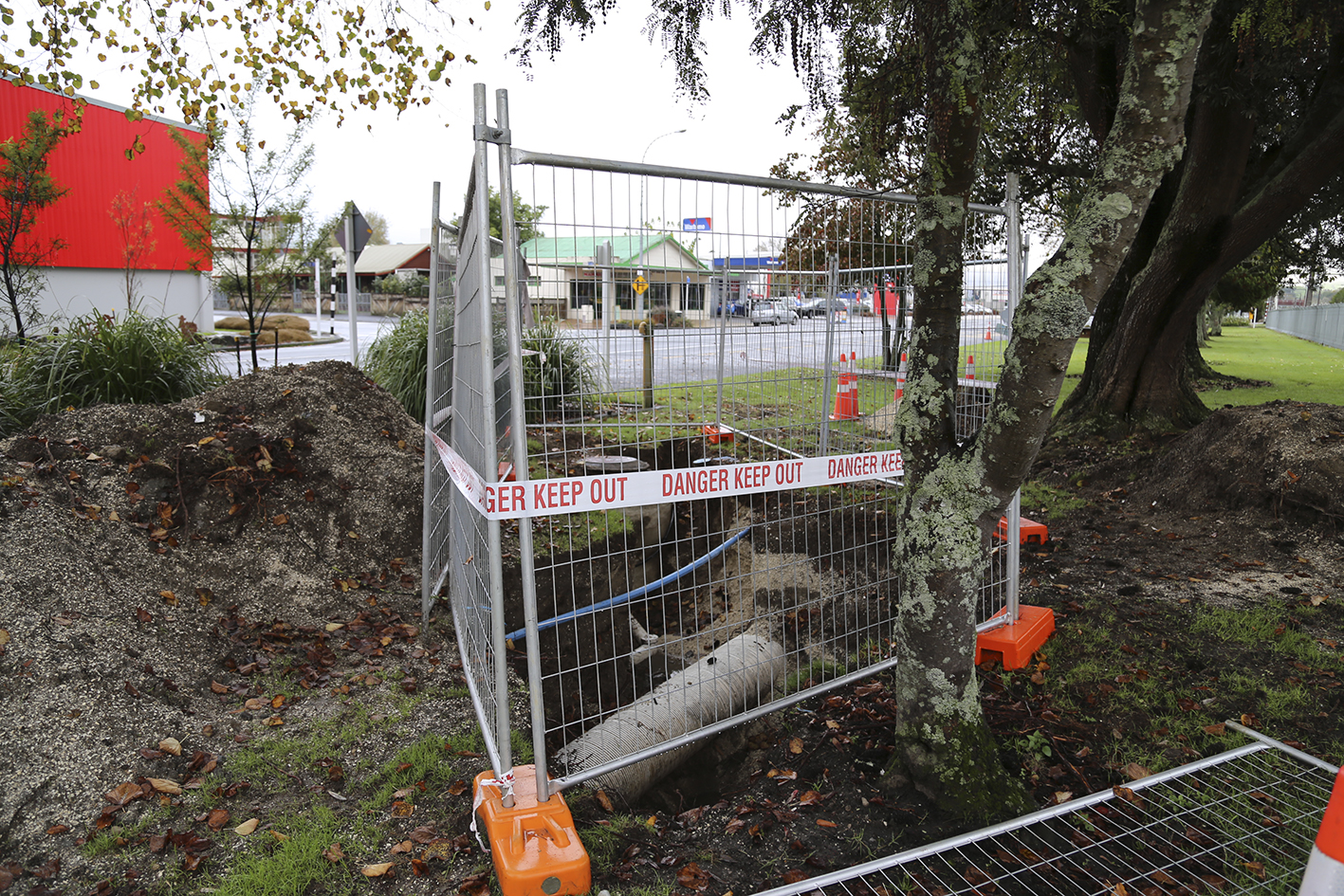 WDC is replacing the sewer pipe that runs under the railway lines from Carroll Street to Rora Street Te Kuiti.
